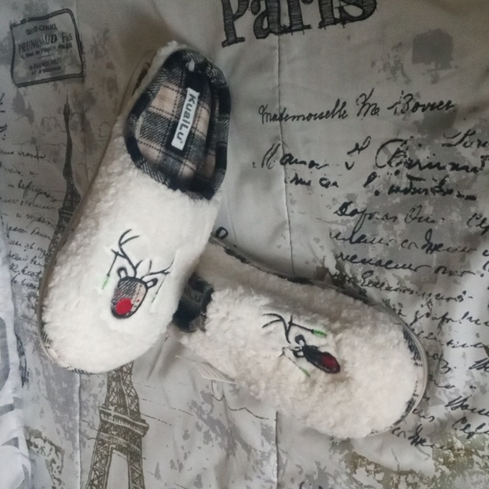 LADIES SLIPPERS 🆕🆕🆕 without tags with hard bottom